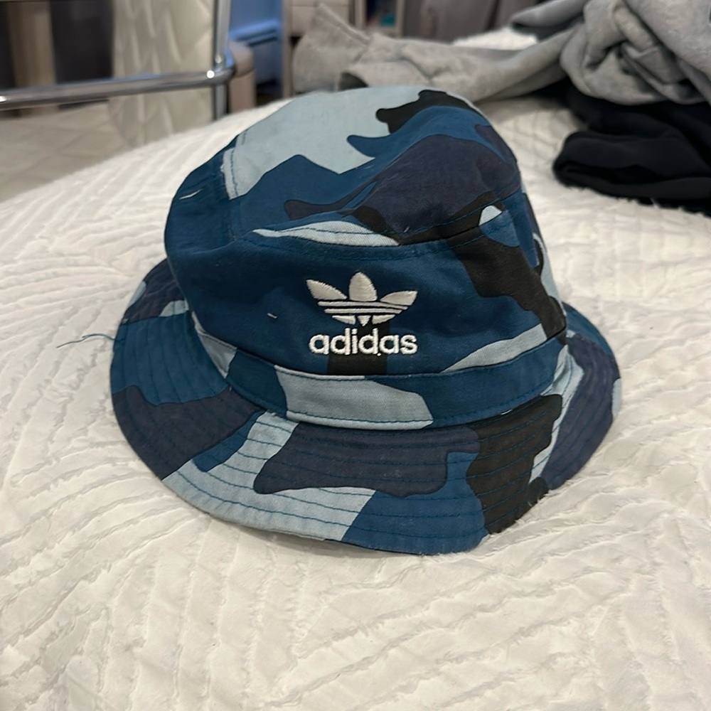 Adidas bucket hat